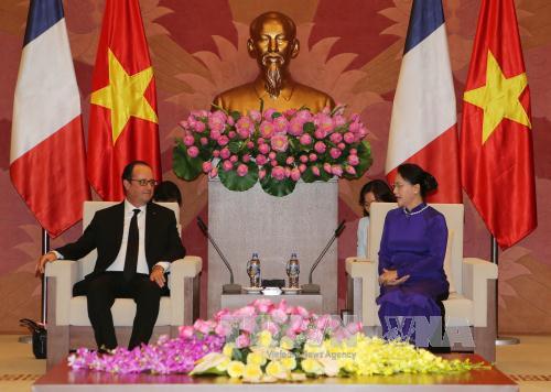 Chủ tịch Quốc hội Nguyễn Thị Kim Ngân hội kiến Tổng thống Pháp Francois Hollande